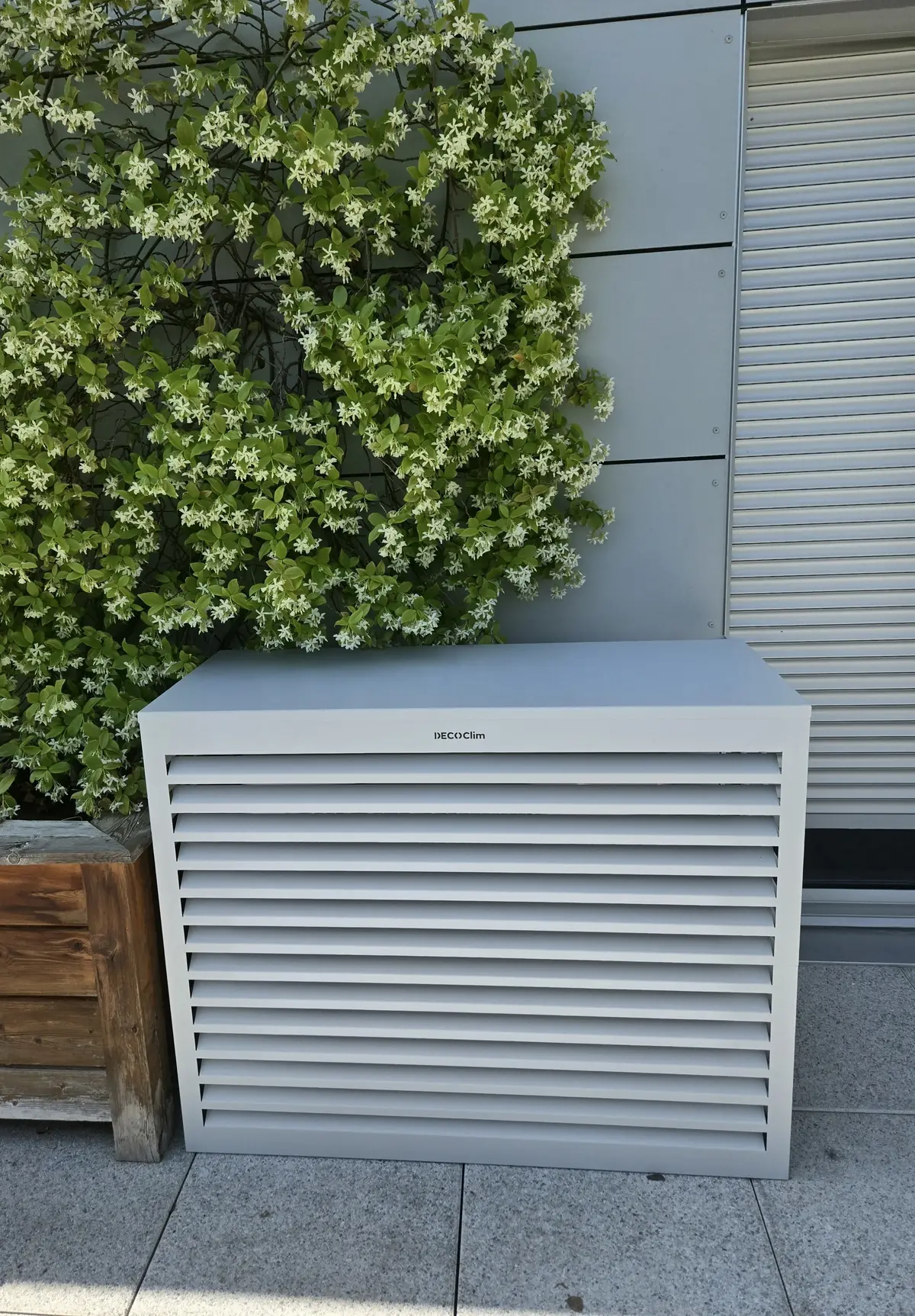Groupe extérieur habillé d'un cache design DecoClim par Air Eco Clim