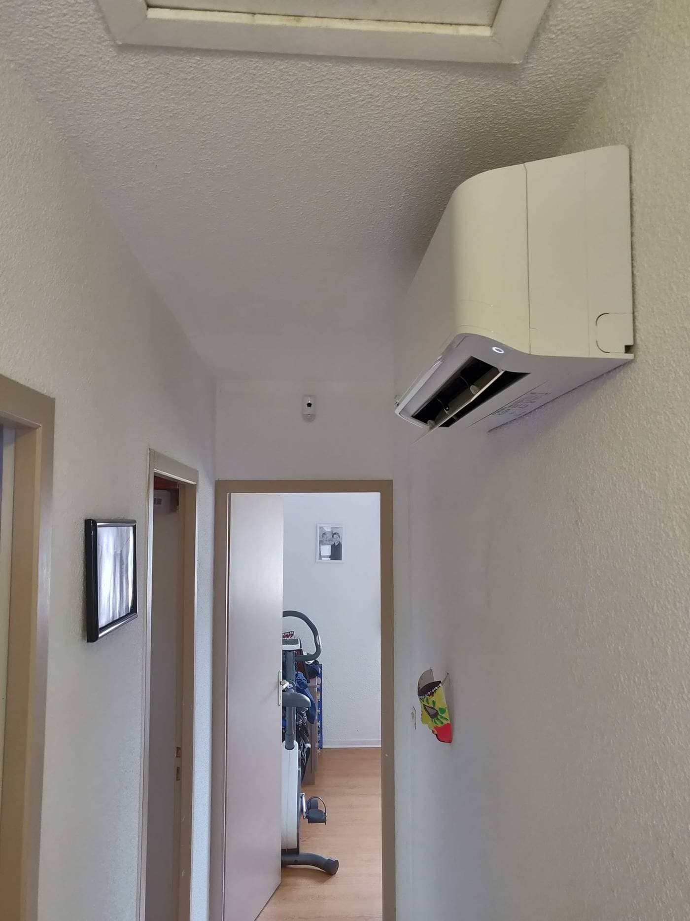 Climatisation murale Mitsubishi Electric installée en couloir à Saint-Ismier par Air Eco Clim