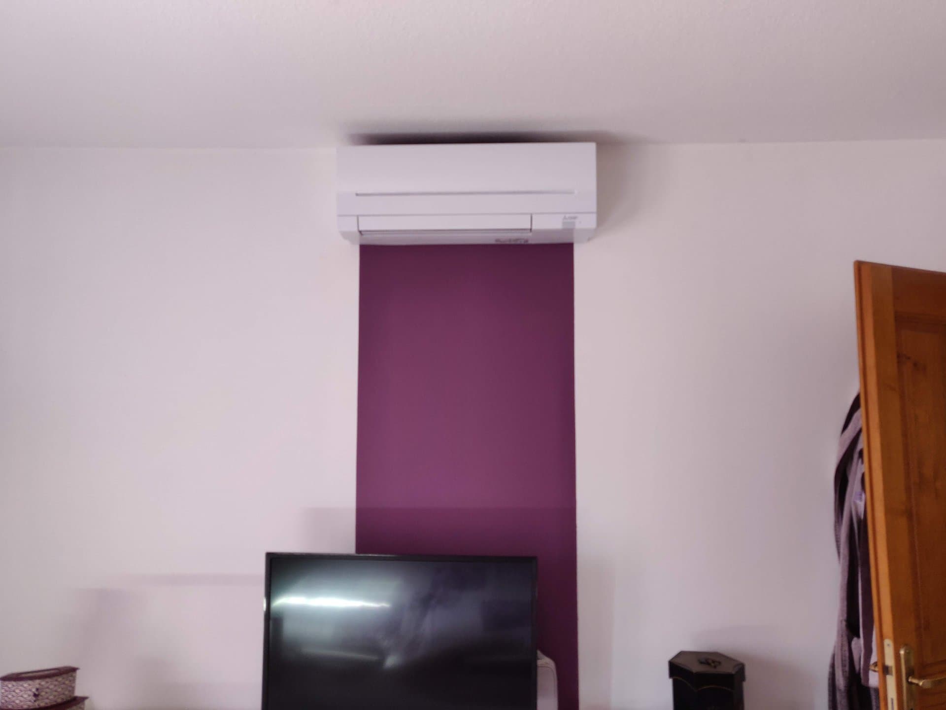 Climatiseur mural Mitsubishi Electric installé au salon à Meylan par Air Eco Clim