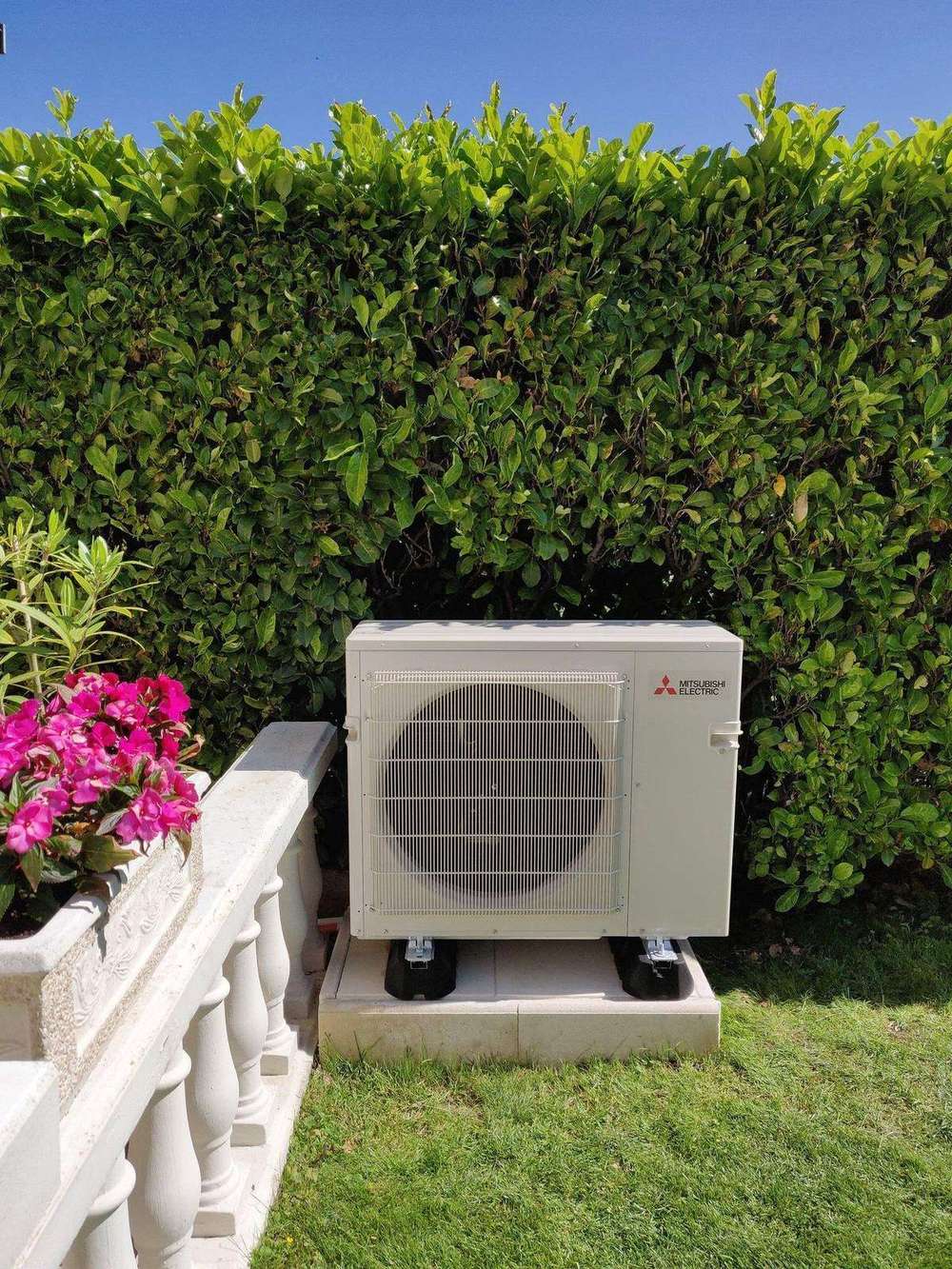 Climatisation murale Toshiba discrète installée dans un appartement grenoblois par Air Eco Clim