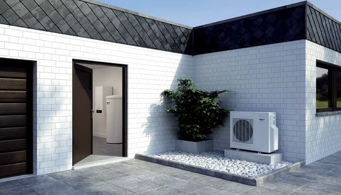 Pompe à chaleur Air/Eau installée sur maison moderne par Air Eco Clim