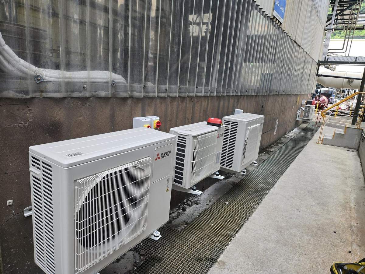 Climatisation Mitsubishi multi-split installée dans bureaux industriels à Jarrie par Air Eco Clim