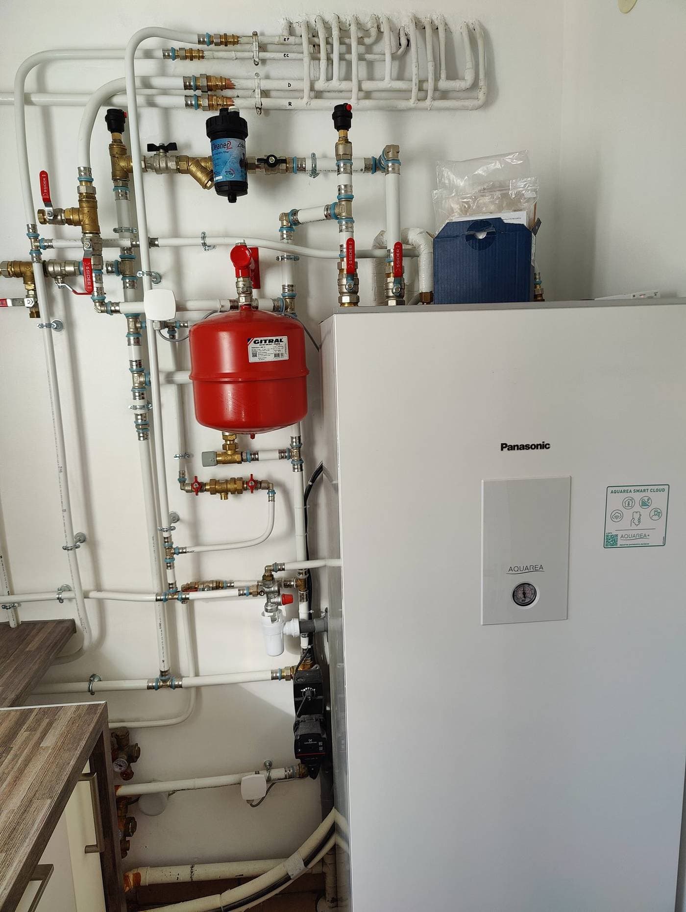 Module hydraulique Panasonic Aquarea installé par Air Eco Clim à Saint-Ismier