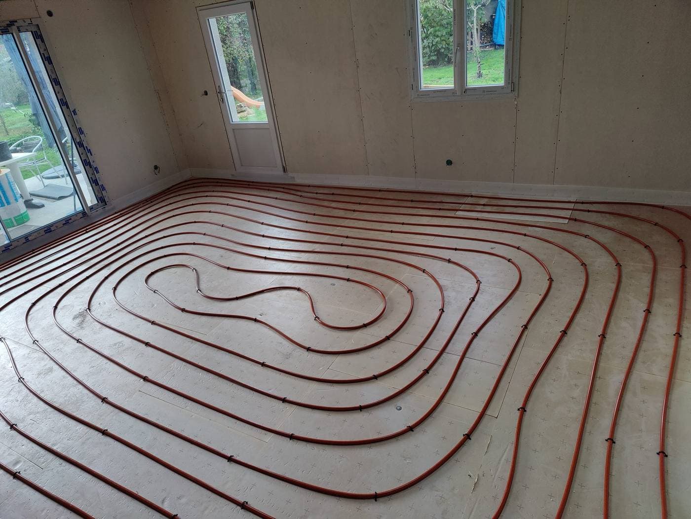 Installation de plancher chauffant hydraulique sur PAC Air/Eau à Biviers en Isère par Air Eco Clim, installateur RGE QualiPAC à Grenoble